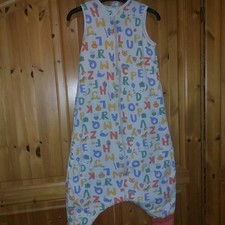 Alana Schlafsack mit Beinen